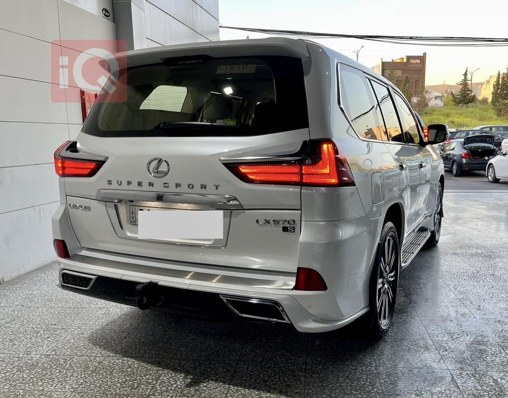 Lexus LX